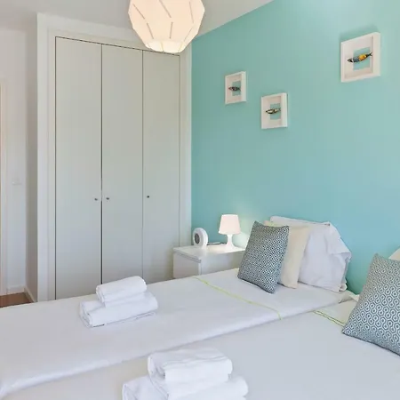 Hébergement de vacances Stunning 2 Bdr Apt Sleeps 4 Nr Entrecampos Lisboa