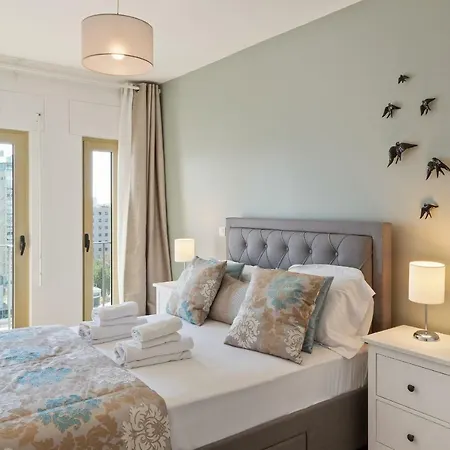 Stunning 2 Bdr Apt Sleeps 4 Nr Entrecampos Hébergement de vacances *
