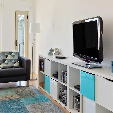 Stunning 2 Bdr Apt Sleeps 4 Nr Entrecampos Semesterbostad *