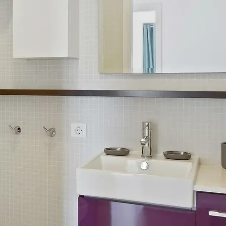 Semesterbostad Stunning 2 Bdr Apt Sleeps 4 Nr Entrecampos Lisboa