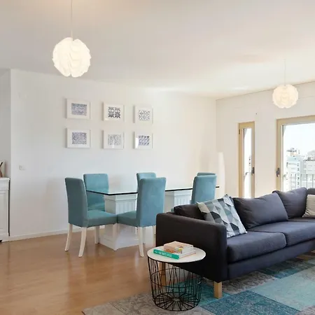 Semesterbostad Stunning 2 Bdr Apt Sleeps 4 Nr Entrecampos Lisboa